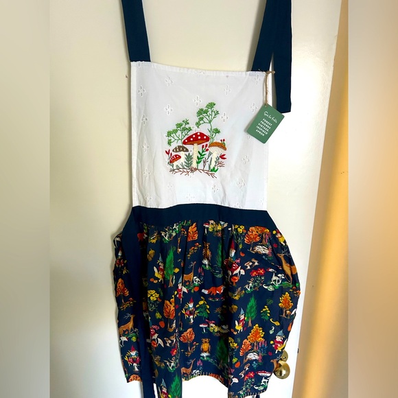 Sur La Table “Forest Friends “ vintage inspired apron!